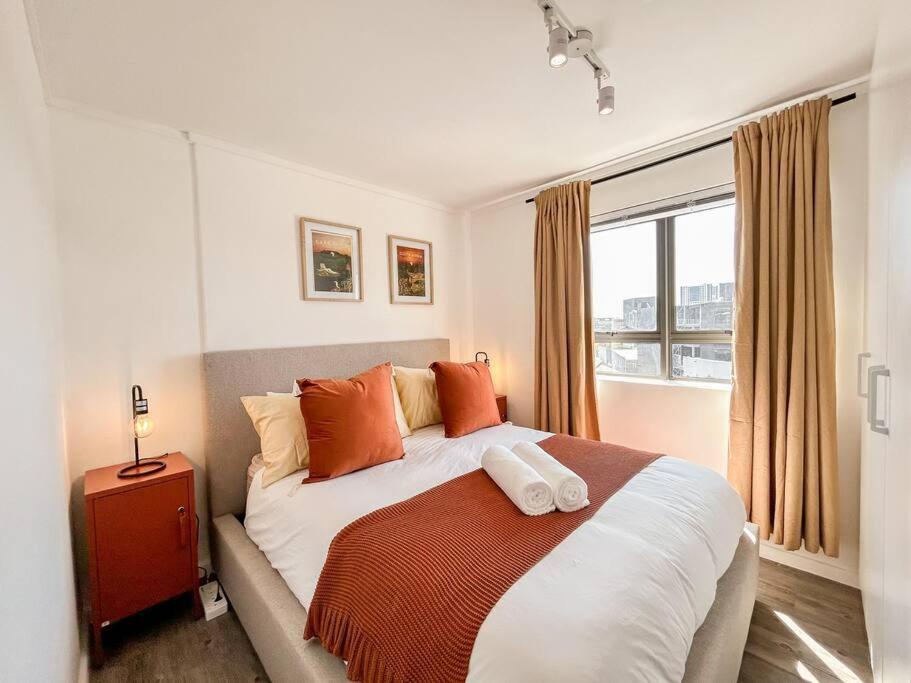 Chic 1-bedroom Retreat With Mountain Views Apartment