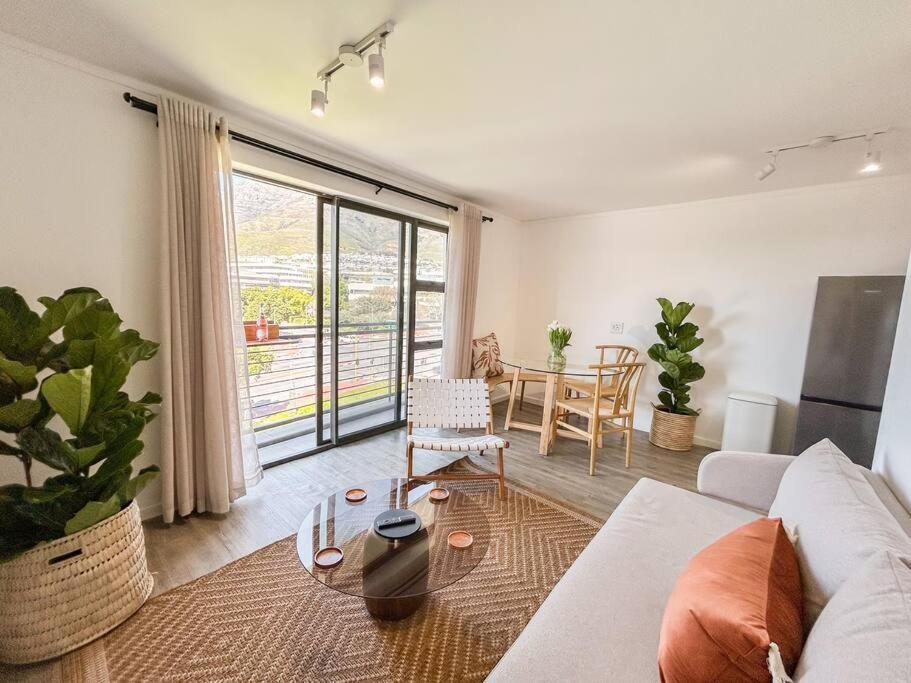 Chic 1-bedroom Retreat With Mountain Views Apartment *